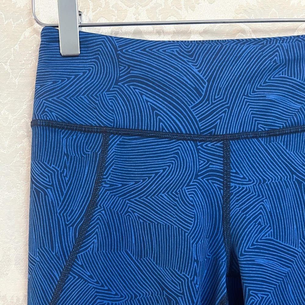 Patagonia Women’s Blue Patterned Centered Cropped Leggings Size S GUC Contoured - Picture 3 of 9